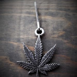 BZP-30 Bud Leaf Zipper Pull